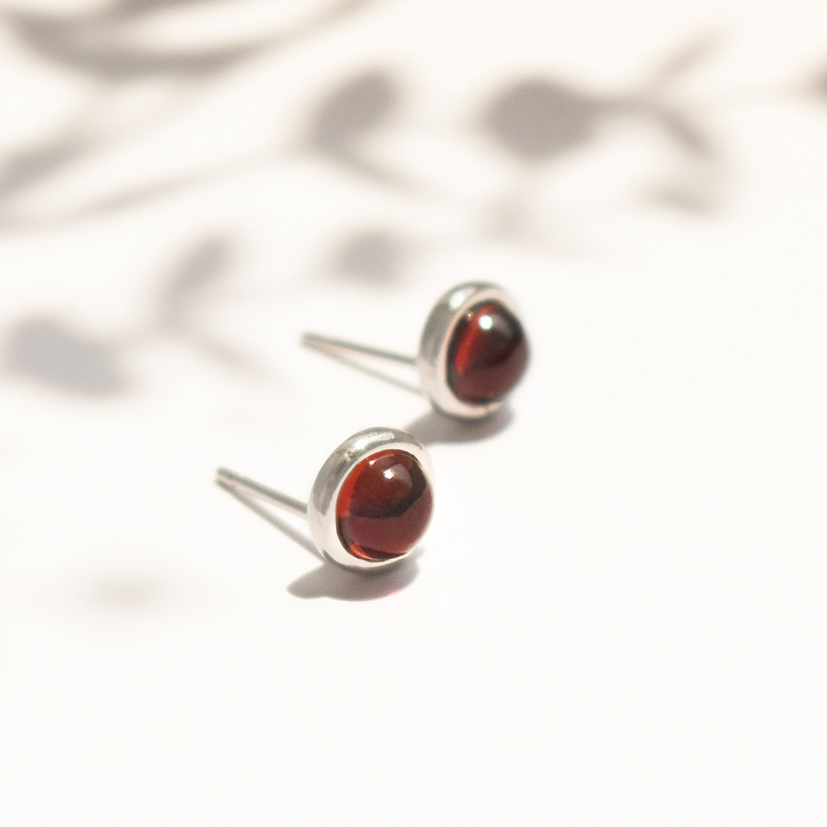 【金属アレルギー対応】ピアス empty -mozambique garnet-