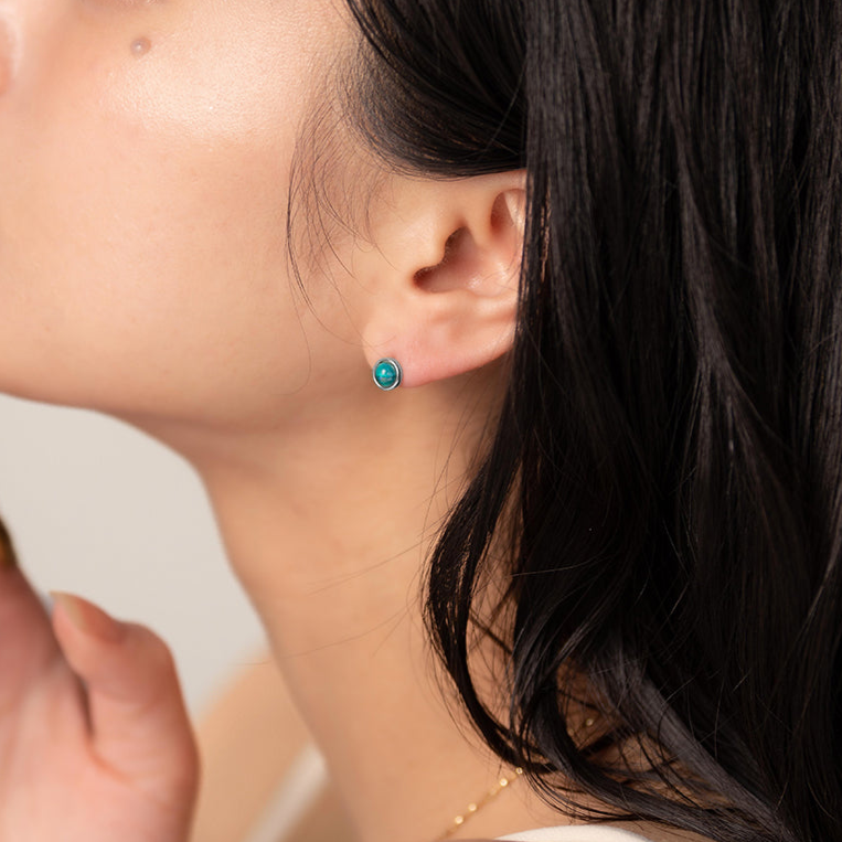 【金属アレルギー対応】ピアス empty -neon blue apatite-