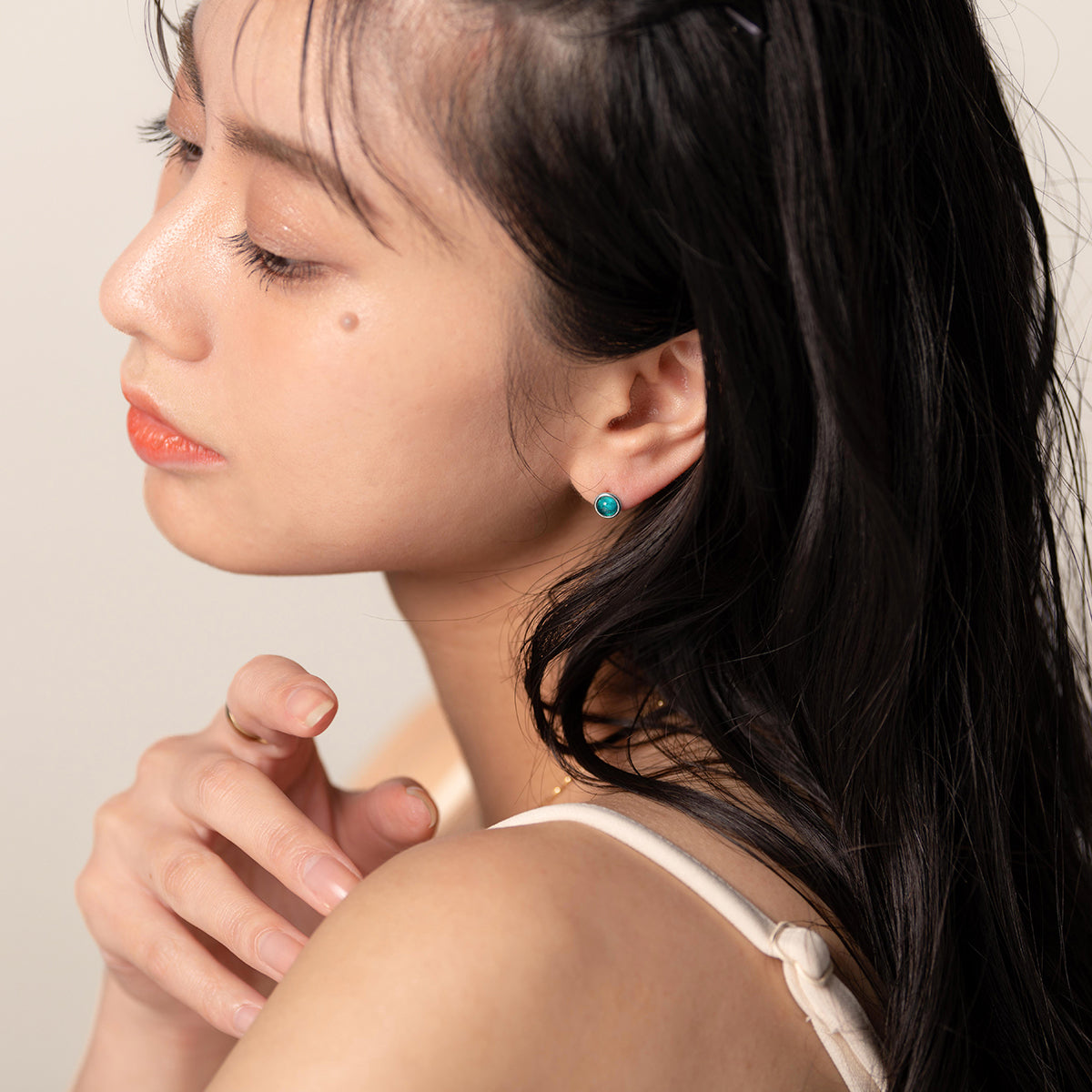 【金属アレルギー対応】ピアス empty -neon blue apatite-